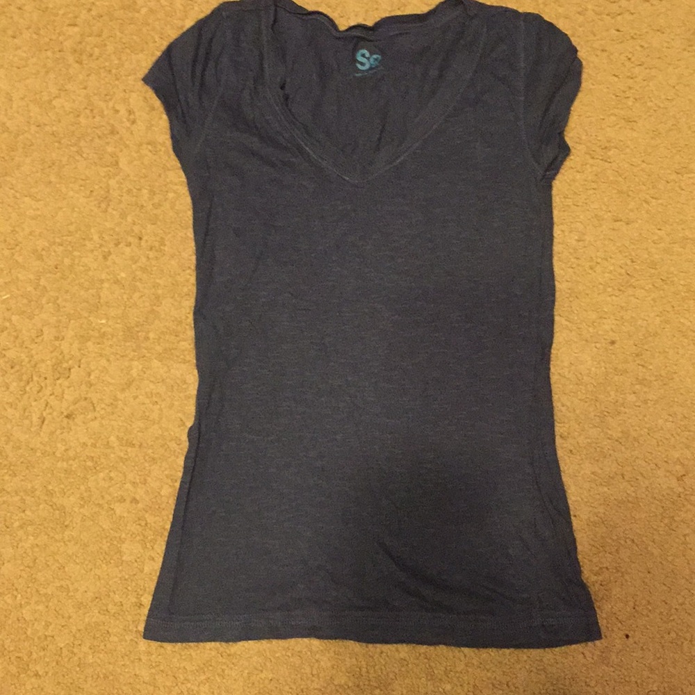 Juniors navy blue t-shirt